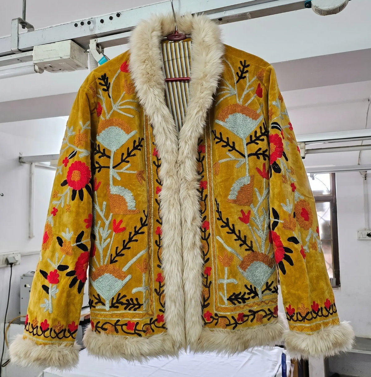 Fur Trim Embroidered coat